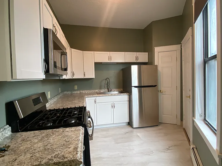 731 7th St E #2 — Photo 9
