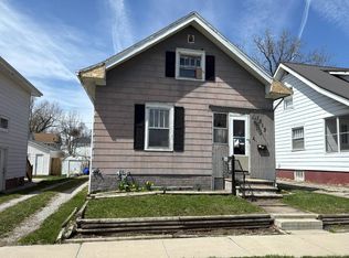 1013 17th St NE, Cedar Rapids, IA 52402