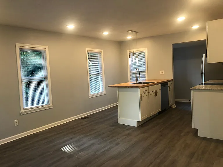 303 Oak St #2 — Photo 4