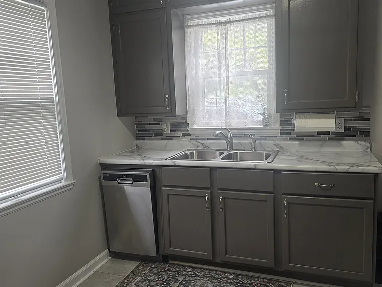 1219 S Glendale Ave — Photo 5