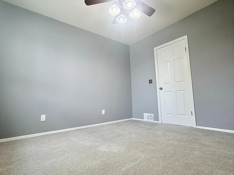 363 Portia St — Photo 14