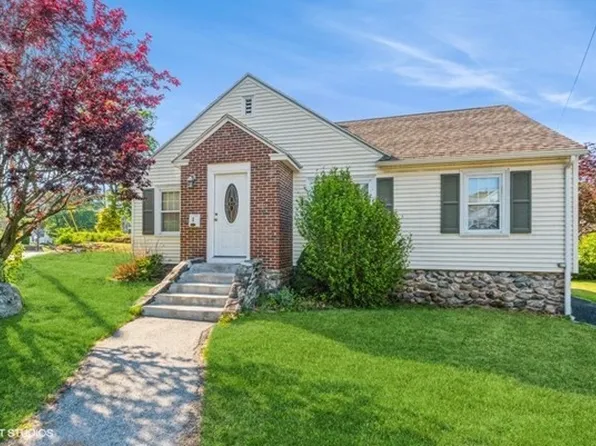 1 Pioneer Rd, Worcester, MA 01604