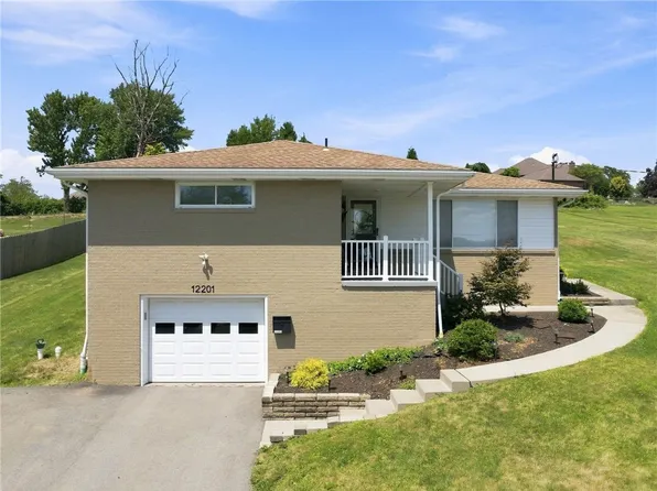 12201 Church Dr, Irwin, PA 15642