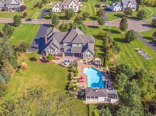 33 Windbrook Dr, Suffield, CT 06078