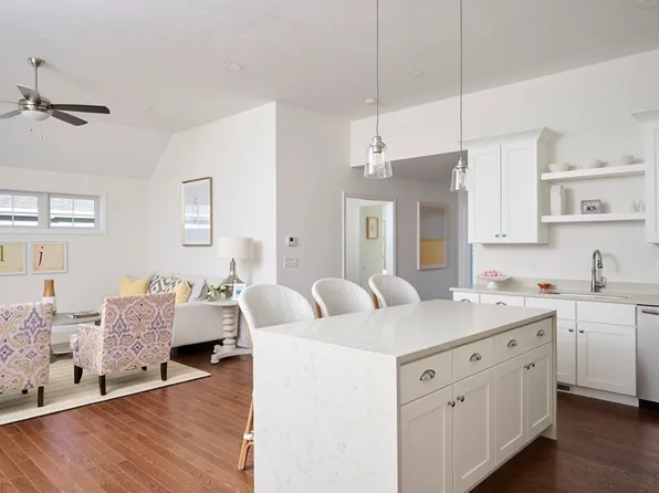 17 Metacomet Rd #17, West Bridgewater, MA 02379