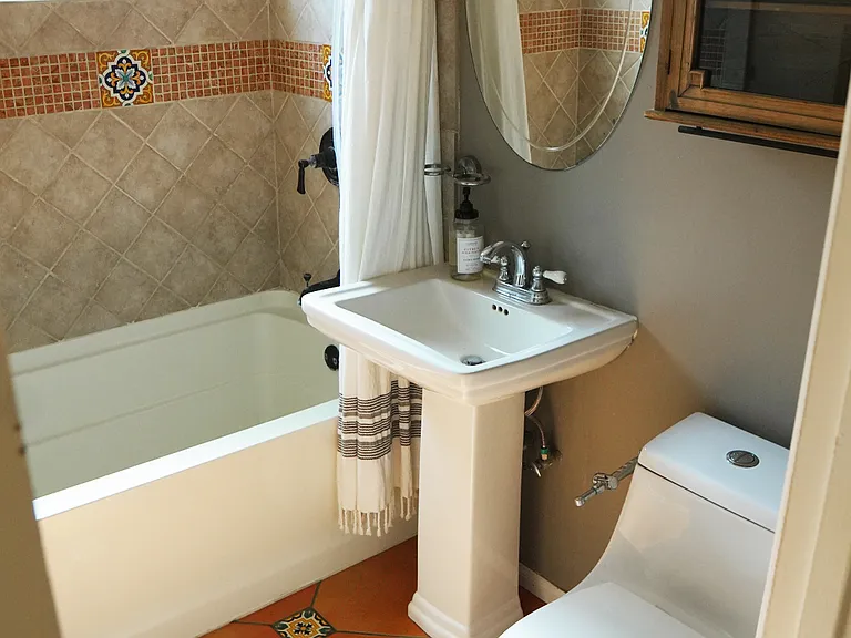 4635 Virginia Ave — Photo 8