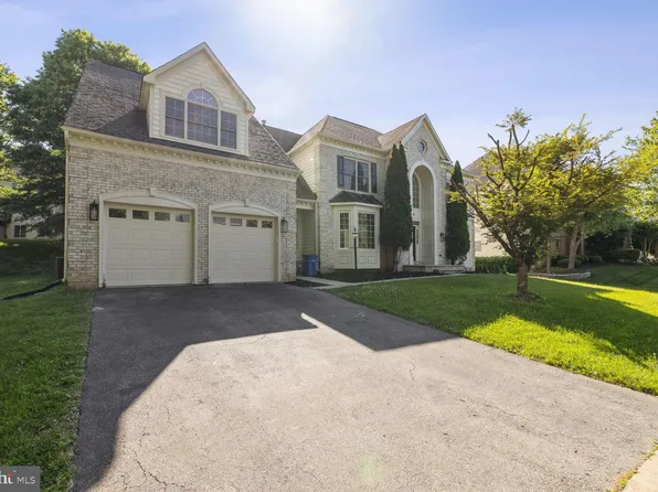 9909 Bald Cypress Dr, Rockville, MD 20850
