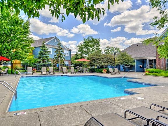 4th image of 2607 Saint Albans Cir #207