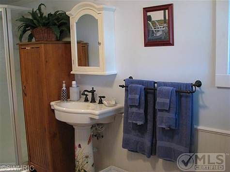 5th image of 10619 Lake Dr #6