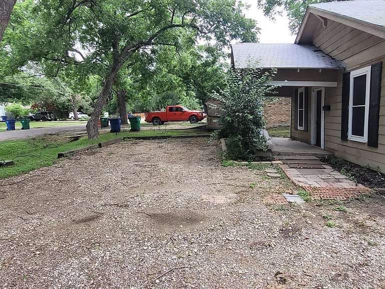 616 Highland Ave — Photo 3