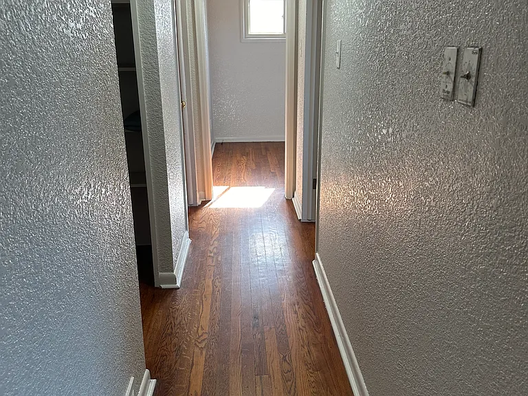 24 Yates St — Photo 4