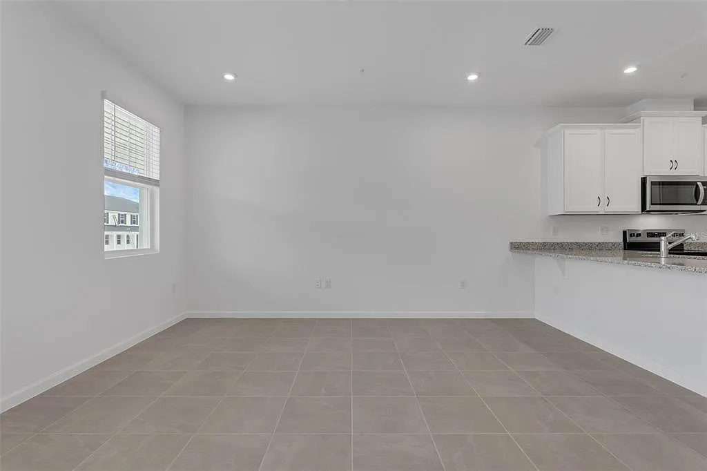 3 bed, 2.5 bath, 1476 sqft, $2,400 — Photo 4