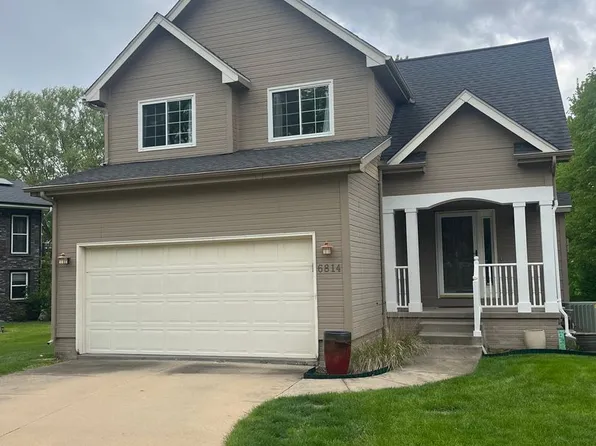 6814 Meadow Ct, West Des Moines, IA 50266