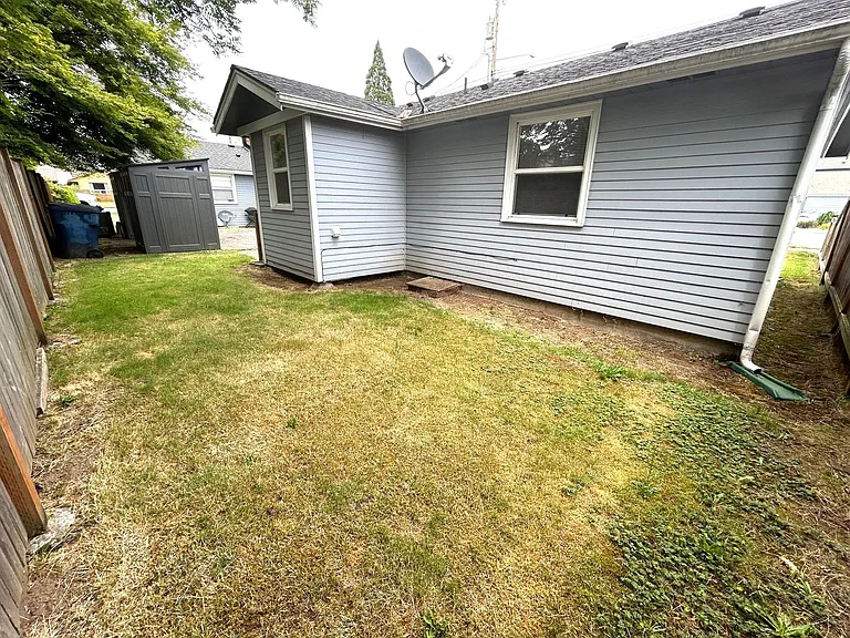 939 Alder Ave — Photo 15