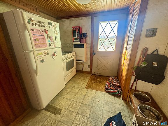 4th image of 279 Putnam Pike