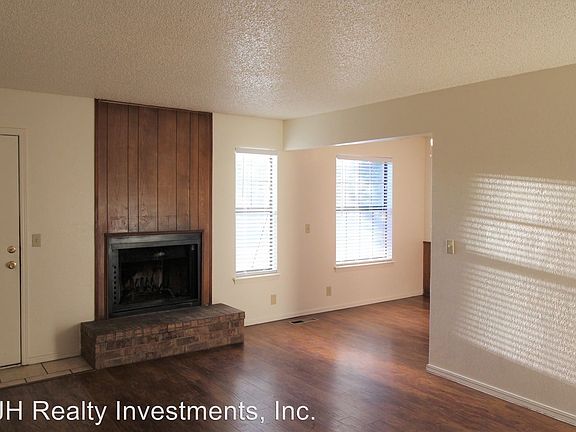 3rd image of 1900 Dover St APT C
