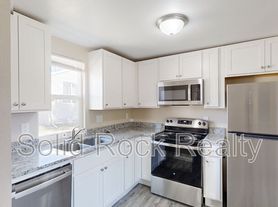 2405 E Saint Vrain St