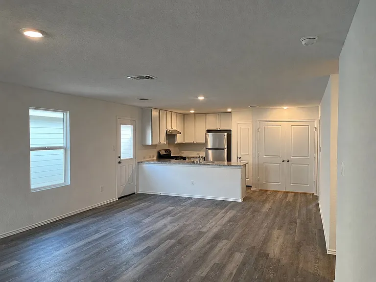 5909 Antonio Pl — Photo 2