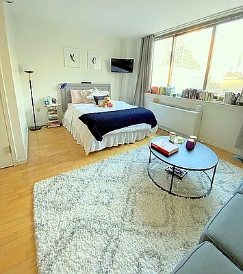 1st image of 250 E 30th St APT 4C