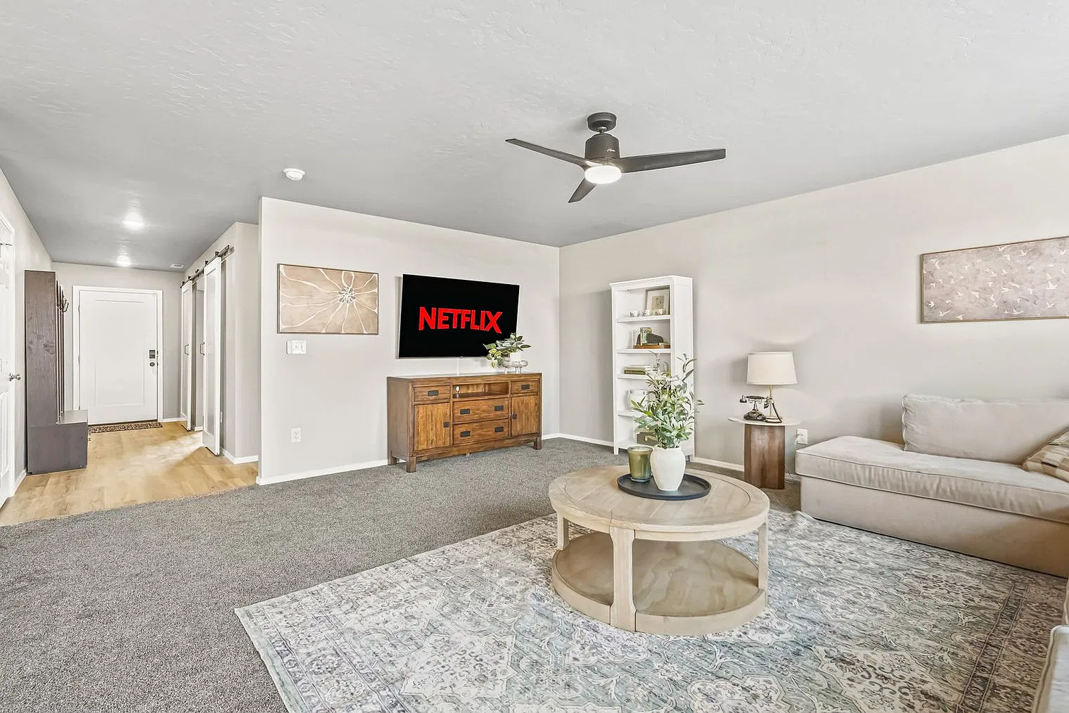 6 bed, 2.0 bath, 2497 sqft, $9,426 — Photo 4