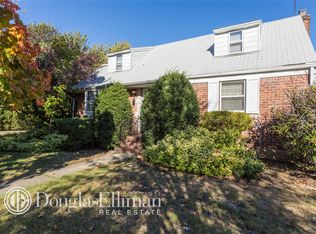 17 Moylneaux Rd, Valley Stream, NY 11580