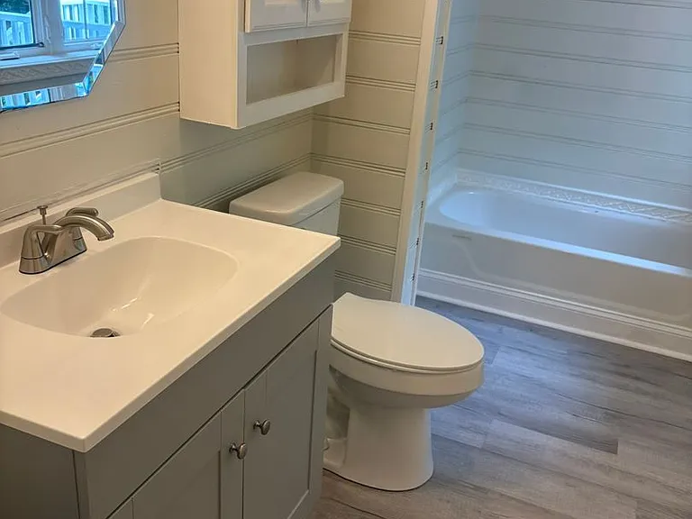 211 E Edinborough Ave — Photo 9