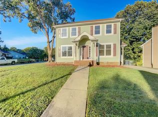 1 Ivy Glen Ct, Greensboro, NC 27406