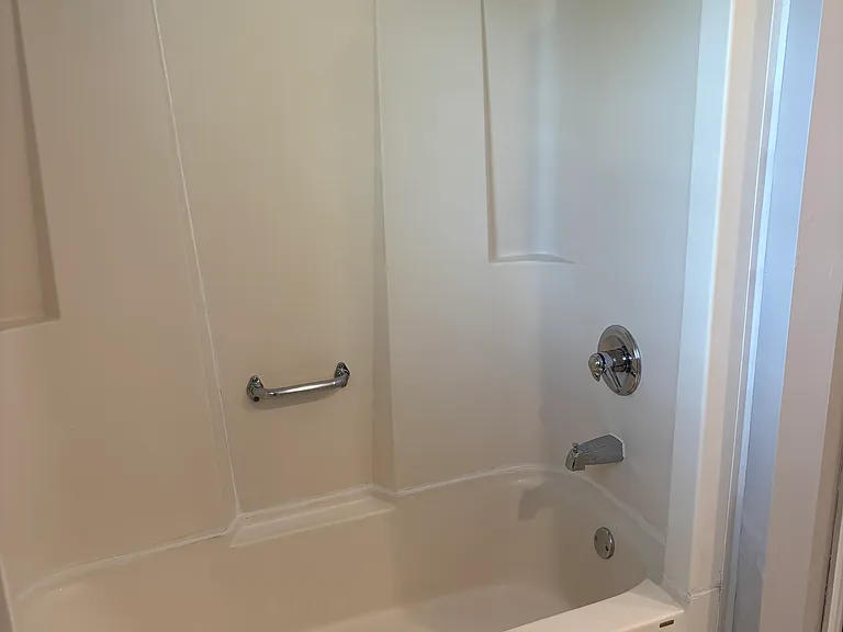 931 Iroquois Dr — Photo 12