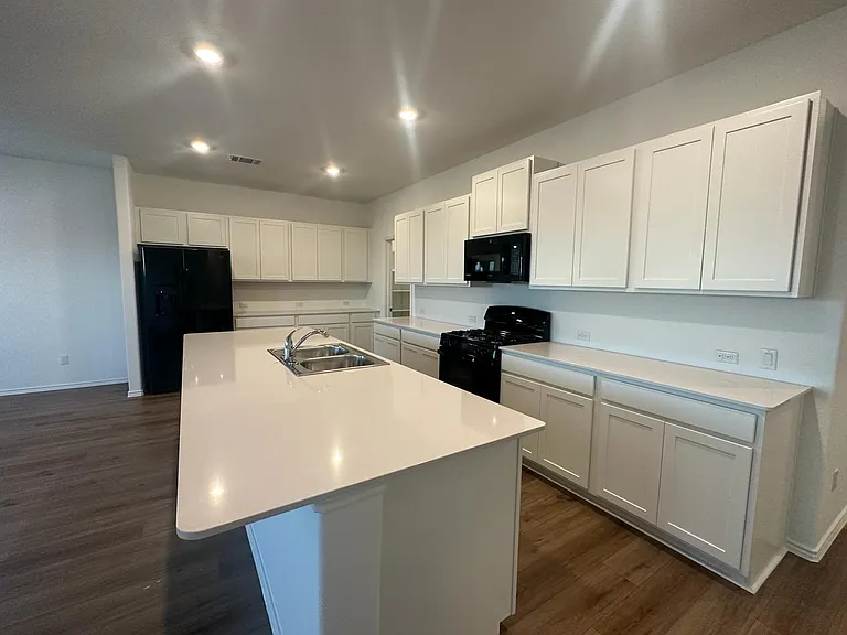 1018 Ascari Ct — Photo 8
