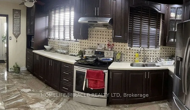 3528 Laddie Cres — Photo 13