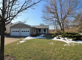 101 Lyndhurst Rd, Buffalo, NY 14221