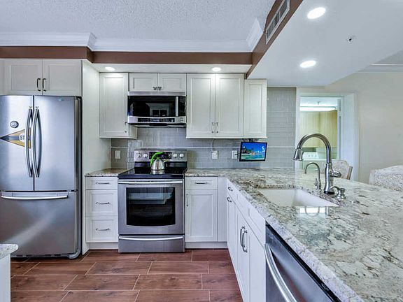 5th image of 601 Seafarer Cir APT 406