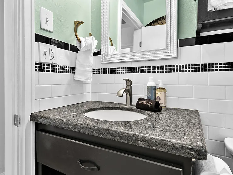 2306 W Madison Ave — Photo 21