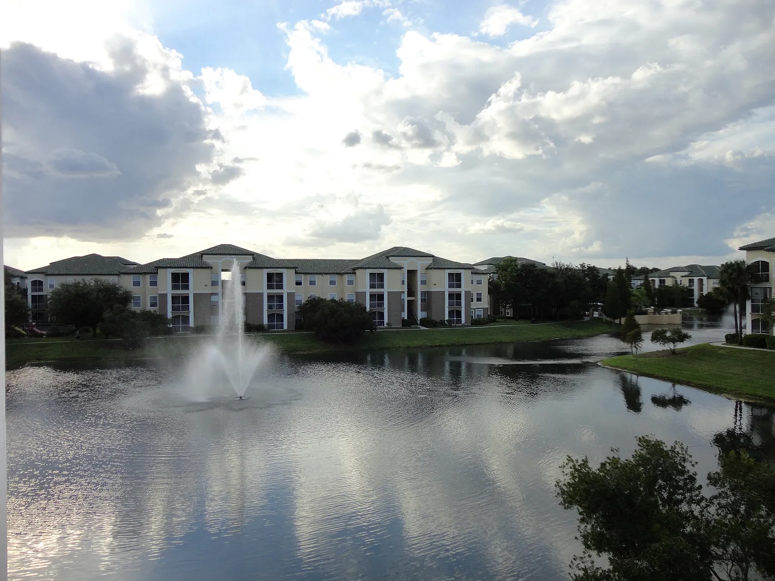 Allegro Palm Apartments — Photo 1