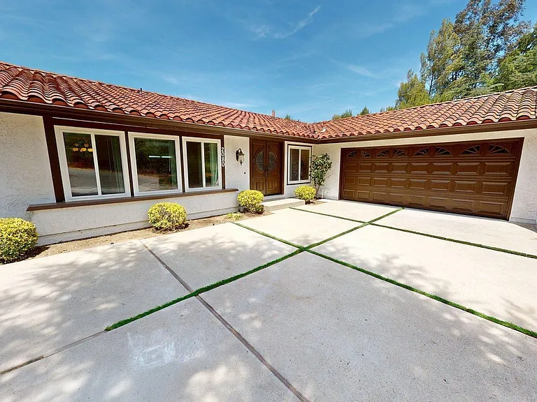 2080 Channelford Rd — Photo 2