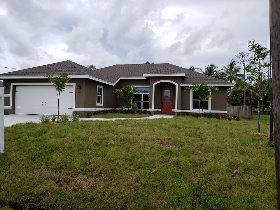 1st image of 702 SE Damask Ave