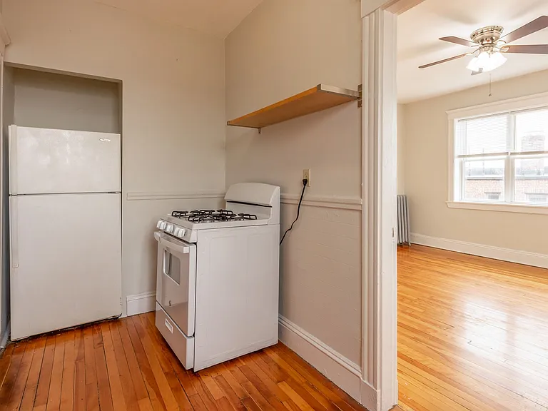 4-7 Sherborn Court 463-475 Broadway — Photo 11