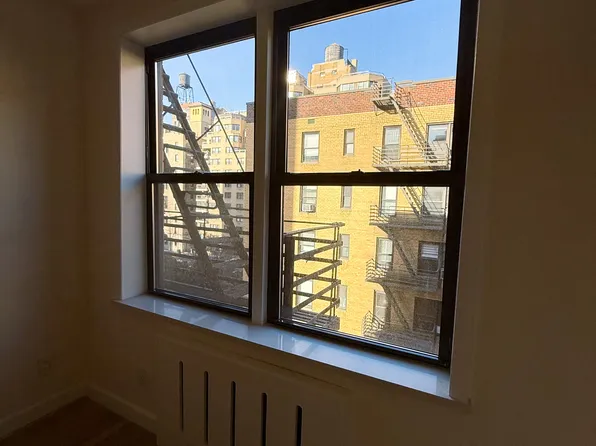 60 East 9th Street image 4 of 27