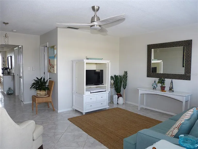 2 Causeway Blvd #206 — Photo 4