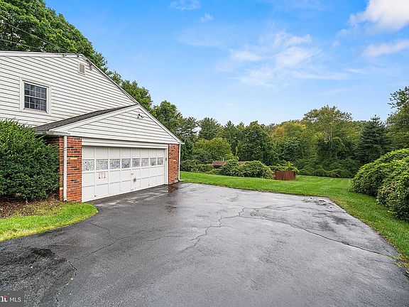 3rd image of 1617 Williams Way