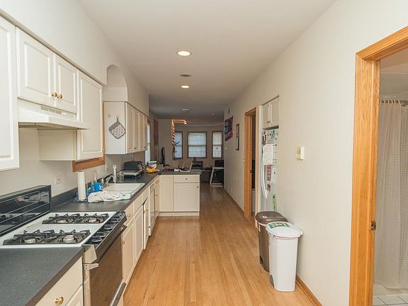 3rd image of 1225 W Melrose St #First