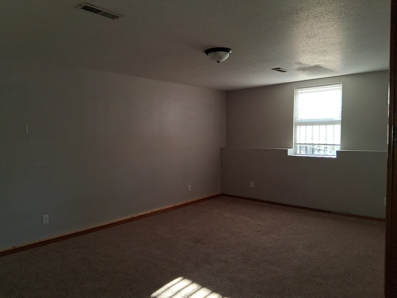 4 bed, 1.5 bath, 1500 sqft, $1,350 — Photo 1