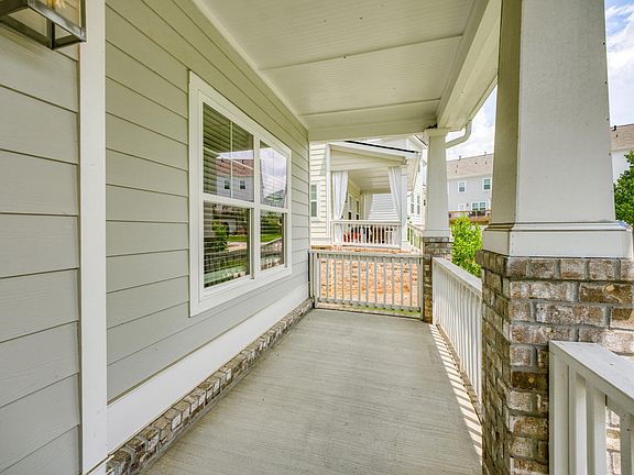4th image of 836 Jensmith Ave