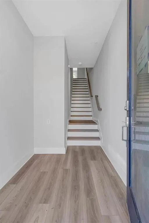 3 bed, 2.5 bath, 1923 sqft, $2,600 — Photo 3