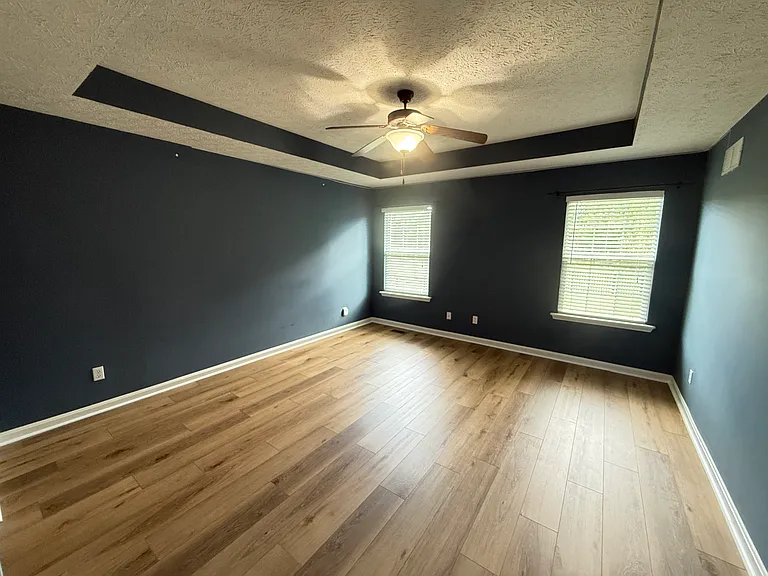 1303 Bostwick Ln — Photo 9