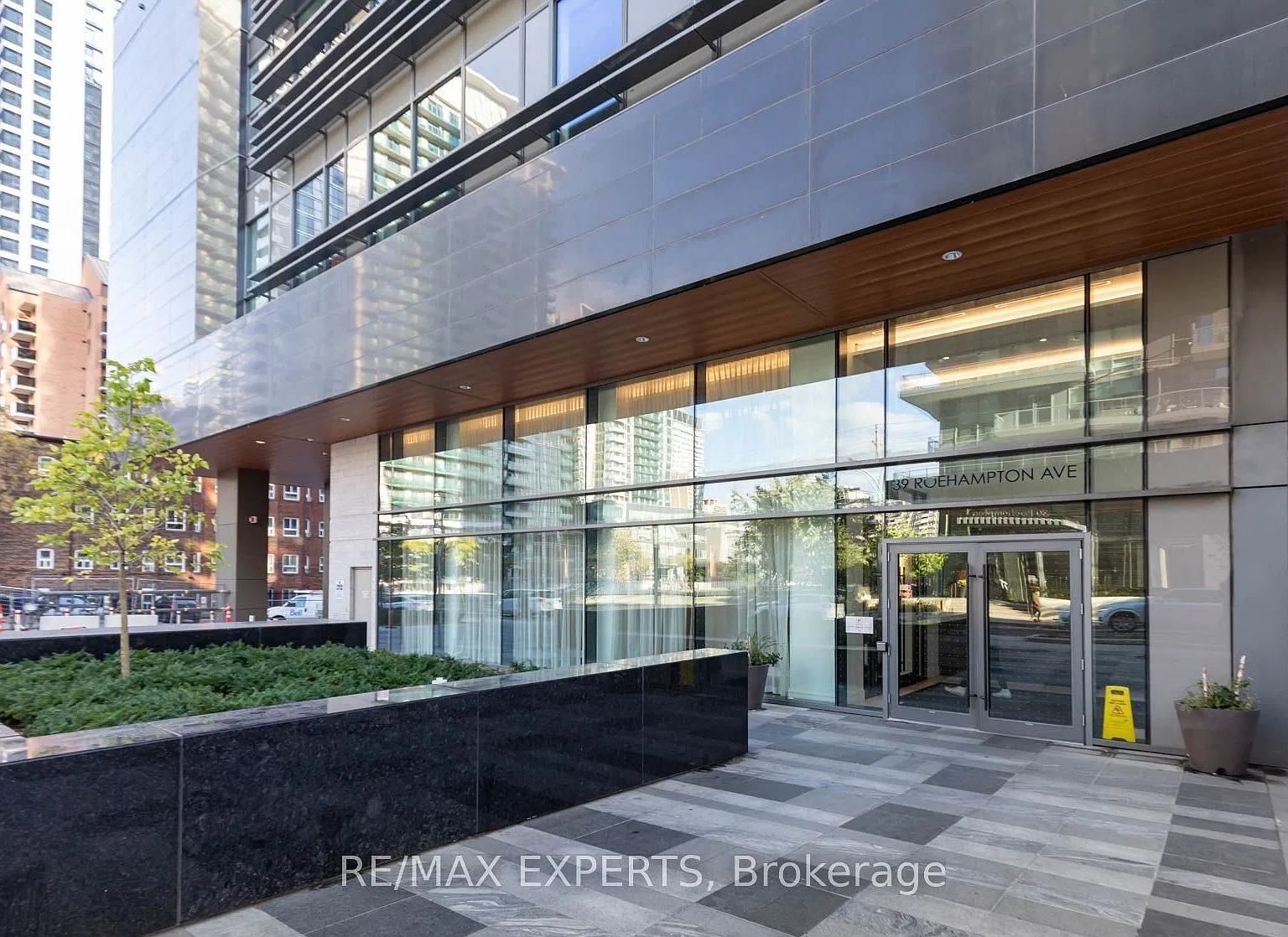 E2 Condos — Photo 3