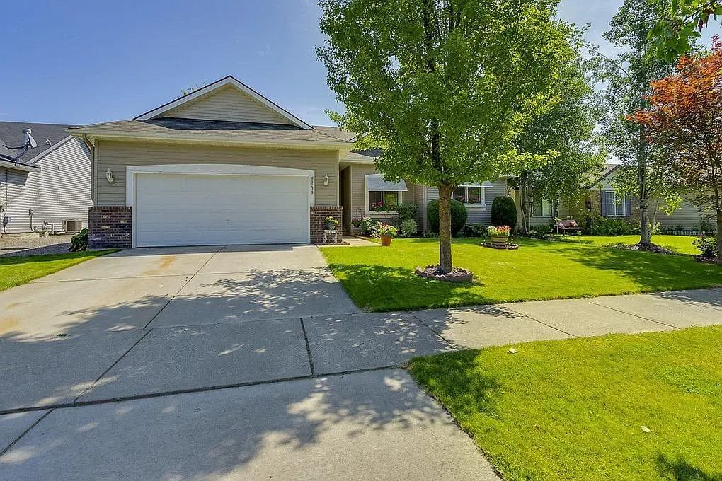 3 bed, 1330 sqft, $2,300 — Photo 1