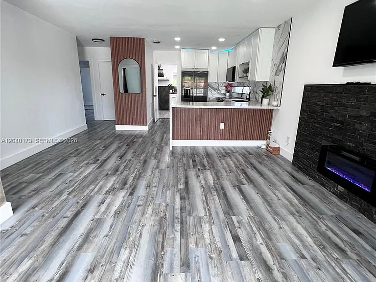 2425 SW 26th Ln — Photo 8