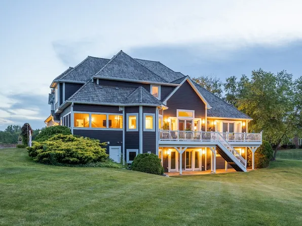 1624 Bull Valley Dr, Woodstock, IL 60098