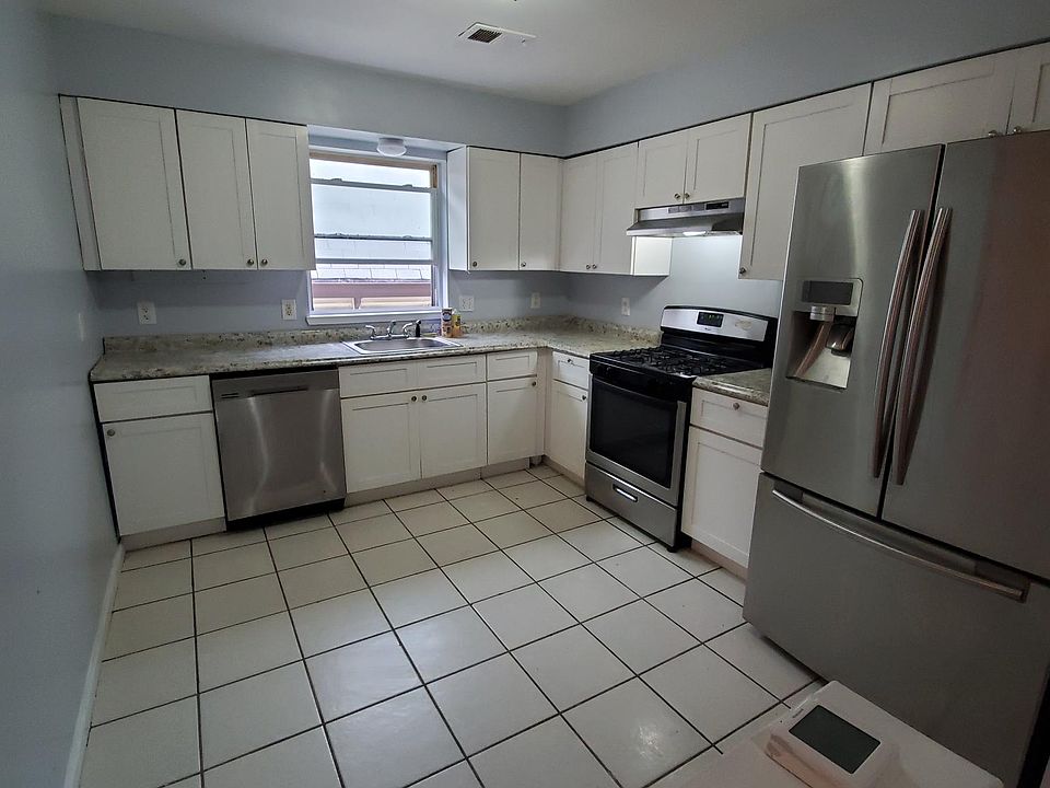 1st image of 66 Seymour Ave Floor 2